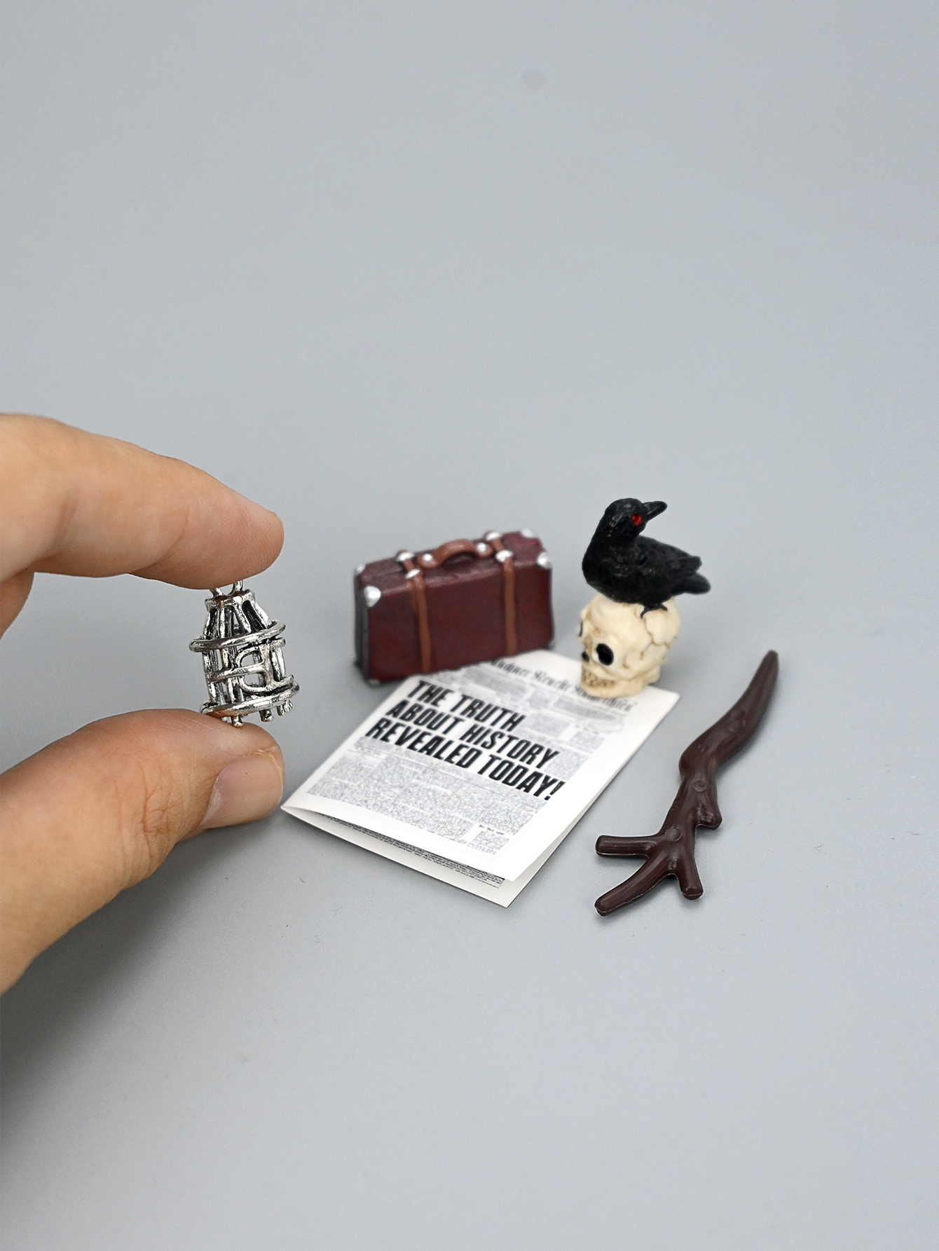 Miniature Academy Luggage Scen - Home Decor Deals 리뷰 및 가격