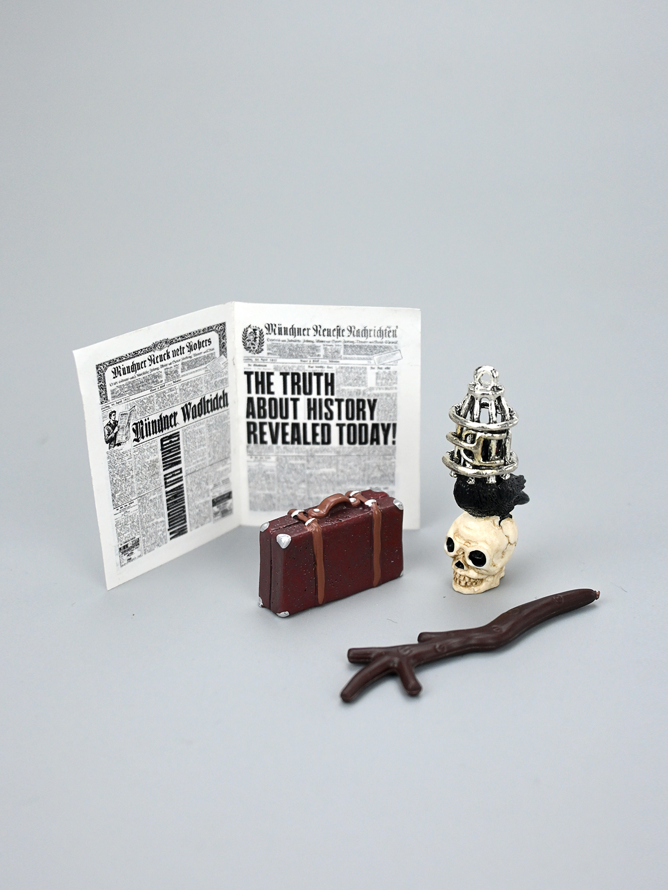 Miniature Academy Luggage Scen - Home Decor Deals 리뷰 및 가격