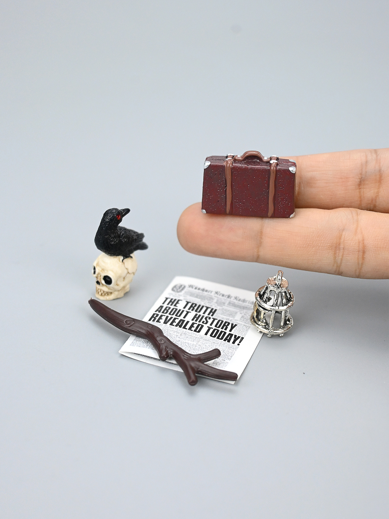 Miniature Academy Luggage Scen - Home Decor Deals 리뷰 및 가격